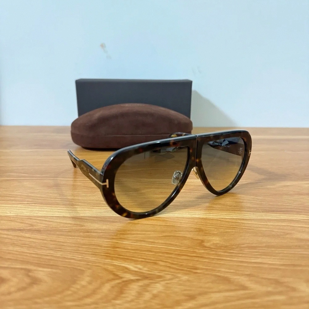 Tom Ford Tortoise Shell Gradient Aviator Sunglasses